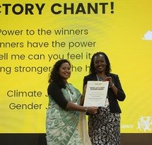 mediaitem/Bhavya_George_receives_the_GJCS_award_at_COP27_Phot